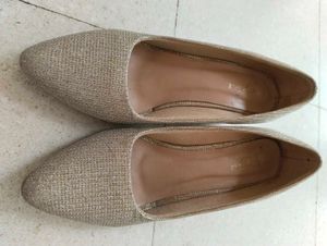 Elegant Gold Heels Good With Imperfection