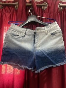 Ombre Denim Shorts 💙