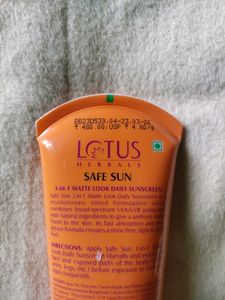 Lotus Herbals 3 In 1 Matte Sunscreen