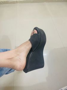 DressBerry Black Shimmer Wedges