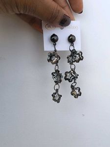 Dangling Star Earrings