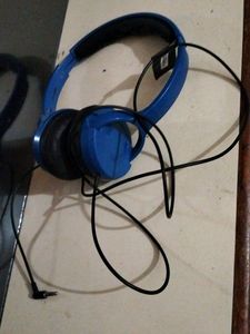 AMAZON BASICS WIRED  BASS HEADPHONE   FOR MUSIC