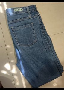 SKINNY DARK WASH RIPPED JEANS