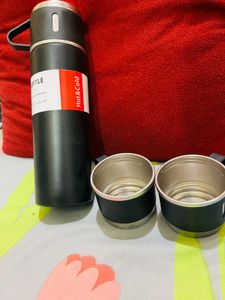 Insulated Bottle with Two Cups New Wdt Tag