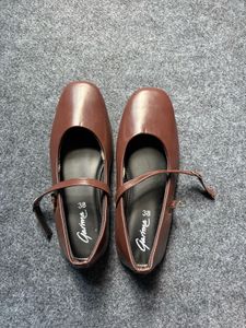 Mary Jane Flat