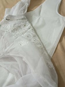 New White Embroidered Chikankari Kurta