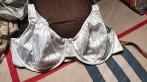 UK 40D 2 Bra Black And White