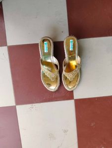 Goldy Collection Flats