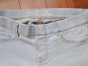 Light Blue Denim Jeans And Casual Jaggings