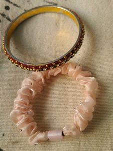 oneBangleand Hair Tie