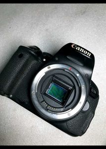 Canon 700D in Mint condition with new 18-55 STM M2