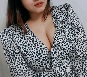 Casual Bell Sleeves Printed Crop Top