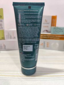 Dr. Batra&#39;s Natural Skin Lightening Cream