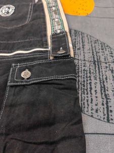 Loose Fitting Cargo Jeans