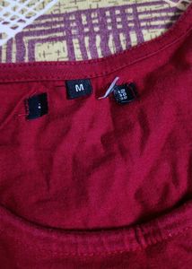 Maroon T-shirt with cute prints