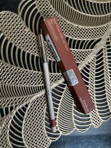 Rare Beauty Kind Words Matte Lip Liner With Box