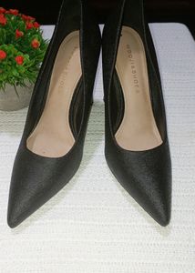 Pretty Heels With Rhinestone Work