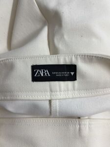 Chic White Mini Skirt Medium Size