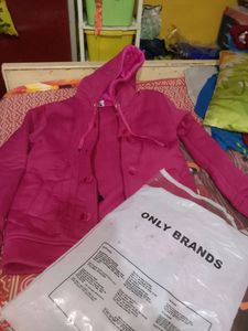 NdSelling A Beautiful Rani Pink Huddies😍 come