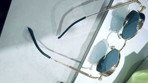 Round Gold Framed Sunglasses (Unisex)