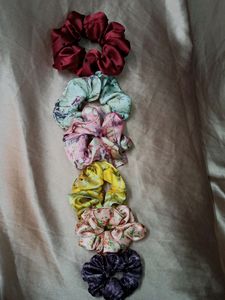 1 Hand Scrunchie And 5 Hair Scrunchies Combo