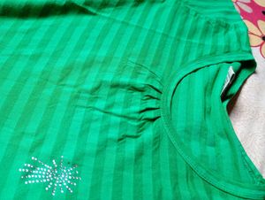 Striped Green Top looking to good 💯🤩