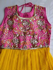 Pink Girls Indian Dress Size 26 (7-9years)