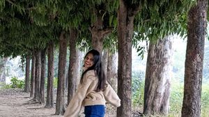 Price Droped Againnnnn!!!! Apricot Zipper Half Pla