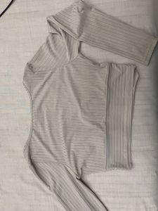 grey full sleeve v neck crop top