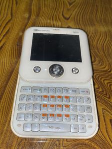 Micromax Bling Q55 Foldable Handset-2MP Camera