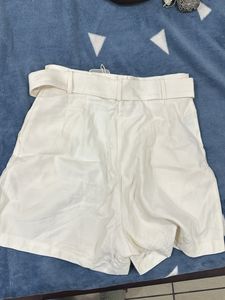 Women Shorts In Excellent Condition