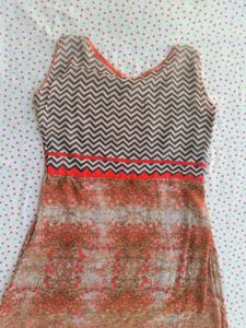 Patterned Sleeveless Kurti L Size