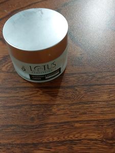 Lotus  Professional....cream
