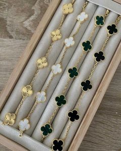 Clover Pendant Necklace