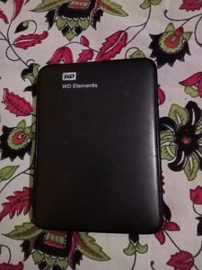 WD Elements 1TB External SSD in 100% Working Condition