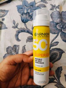 Garnier Sunscreen Spray &amp; Vitamin Cleanser Duo