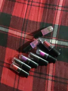 8 Different Lipstick Colour..