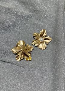 Gold Flower Pearl Earrings