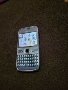 Nokia E72