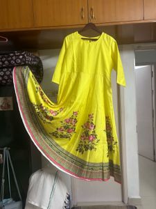 🆕 Yellow Floral Print Kurta + Neckpiece