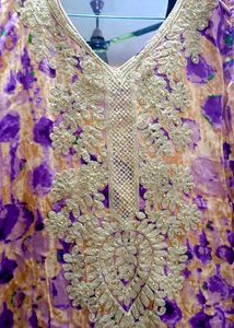 Light Voilet Embroidered Sleeveless Kurti