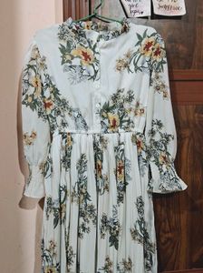 Pretty Floral White Dress🥀🤍