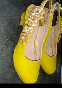 😍👠Yellow Slingback Heels👠