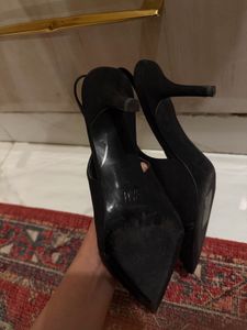 H&amp;M Black pointed Heels