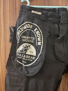 PULL &amp; BEAR BLACK CARGO