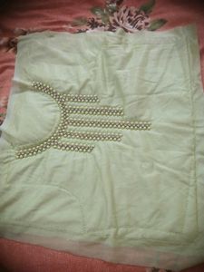 Embroidery neck piece