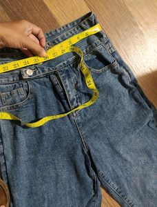 Trendy Cropped Jeans!!