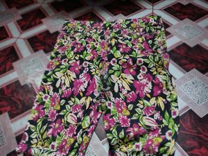 Polka Dot Shirt And Floral Jeggings Or Black Belt