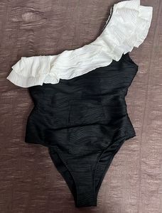 Chic One-Shoulder Ruffle Swimsuit