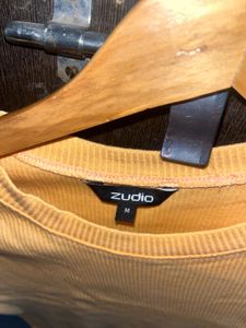 Yellow Ribbed Lettuce Edge Top